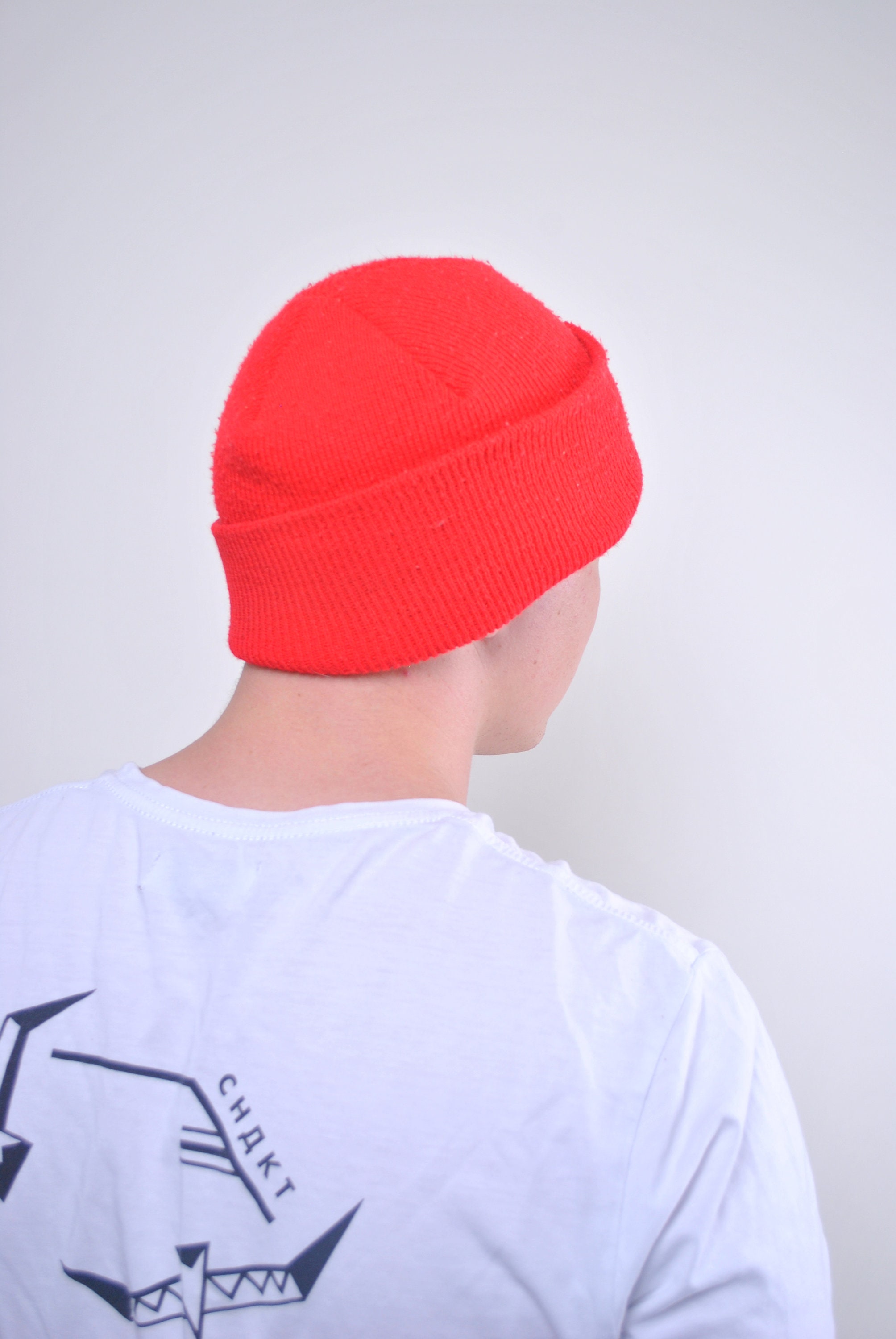 90s Embroidered Beanie Hat in Bright Red, Vintage Winter Hat 90s Embroidered Beanie Hat in Bright Red, Vintage Winter Hat