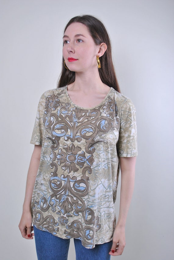 Y2K Beige Baroque Print Tee Vintage Scroll Stretch Knit Scoop Neck Top Size L