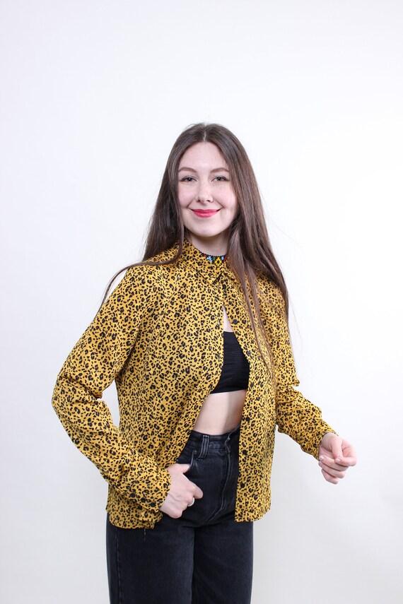90s mustard leopard print blouse, yellow animal print shirt with hidden placket, size Medium