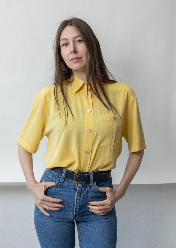 90s Butter Yellow Short Sleeve Blouse Vintage Boxy Silky Pocket Shirt Size M