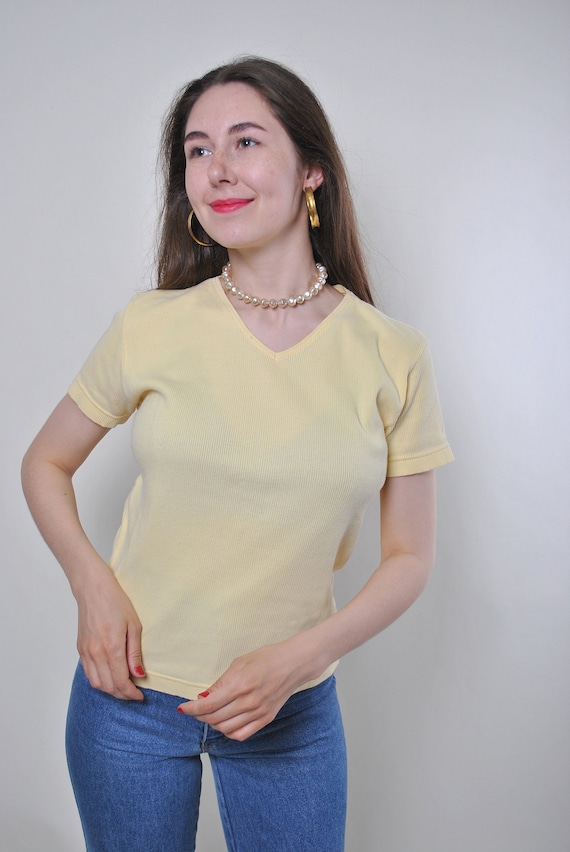 90s minimalist tee, yellow v-neck t-shirt MEDIUM size fitted summer top Size M
