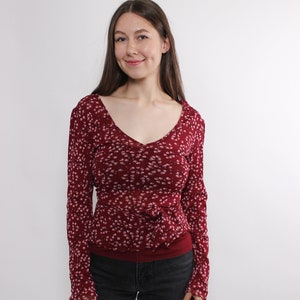 90年代風フローラルプリントブラウス：ヴィンテージシアープルオーバートップス、サイズM