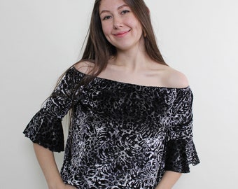 90s Leopard Off Shoulder Blouse - Vintage Cocktail Printed Wavy Sleeves Top - Size M