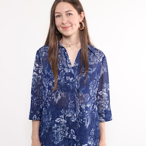 90s flowers print textured blouse, vintage romantic blouse in blue, Size M