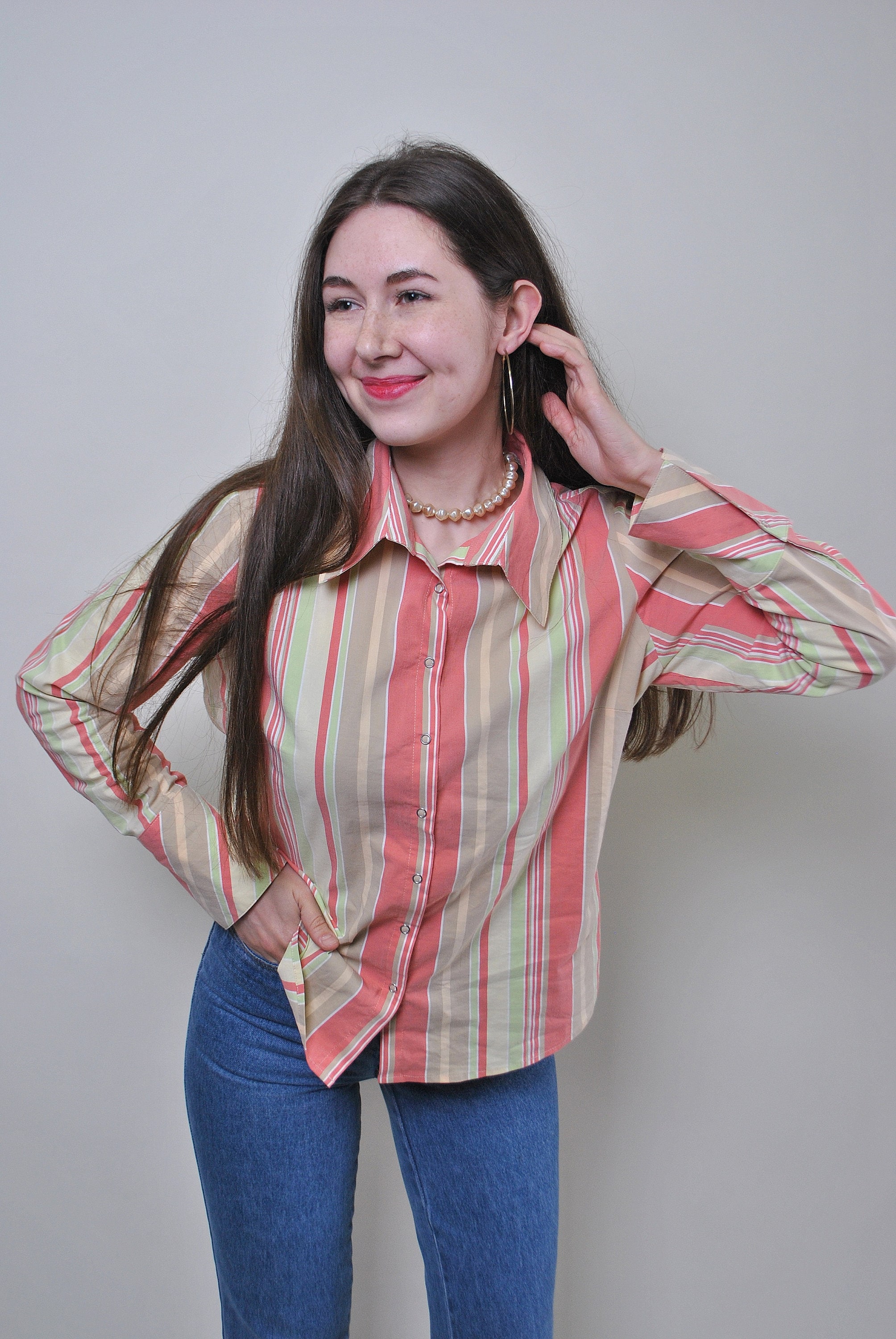 Camicia da donna a maniche lunghe con bottoni a righe