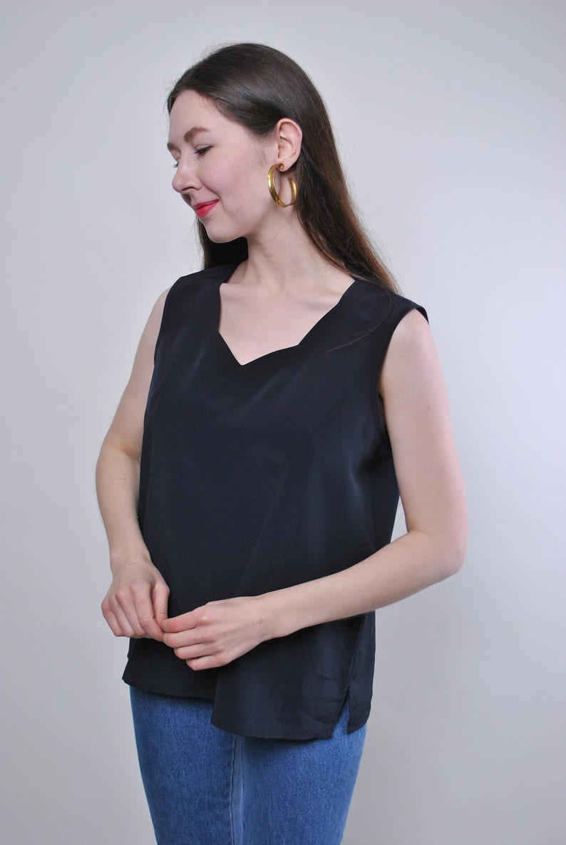 Vintage minimalist sleeveless black blouse Size M