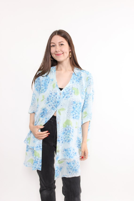 80s Floral Print Blouse: Vintage Blue & White Short Sleeve Top (Size XL)