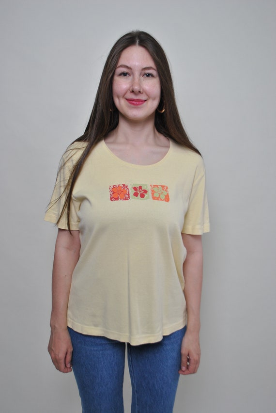 90s Vintage Floral T-Shirt: Yellow Cotton Crew Neck, Size L
