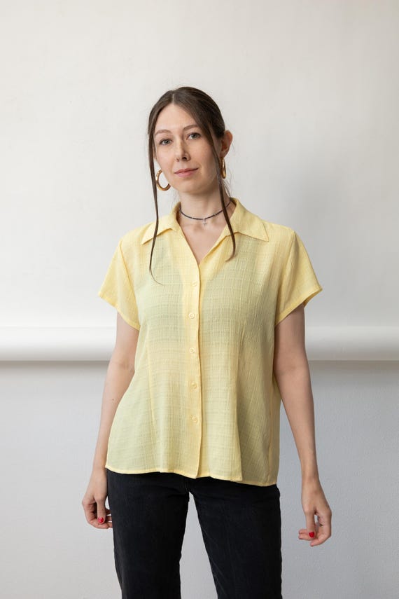 90s Pale Yellow Textured Button Up Blouse Vintage Minimalist Collared Shirt Size L