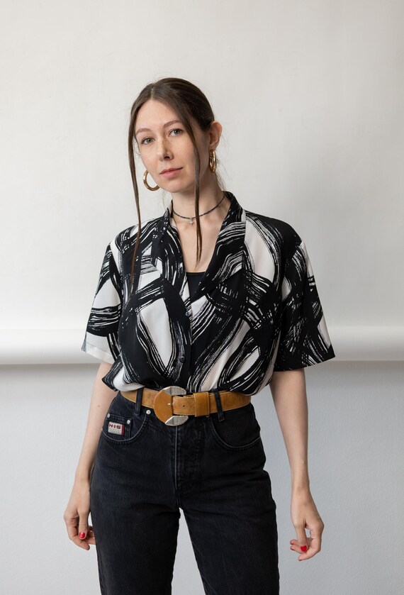 90s Abstract Brushstroke Print Black White Shirt Vintage Slouchy Camp Collar Blouse L
