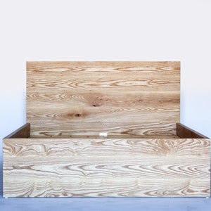 Modern solid wood bed frame, customizable bed, handmade head board. immagine 6