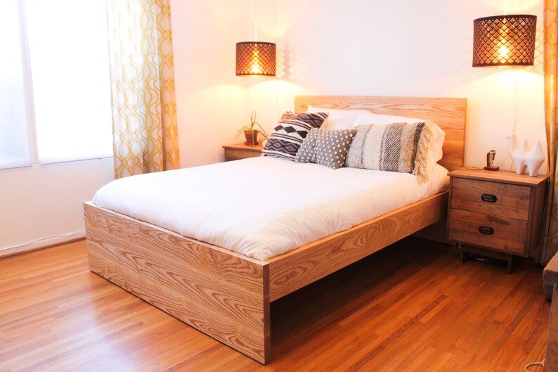 Modern solid wood bed frame, customizable bed, handmade head board. immagine 1