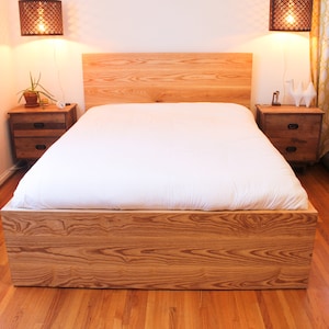 Modern solid wood bed frame, customizable bed, handmade head board. immagine 3