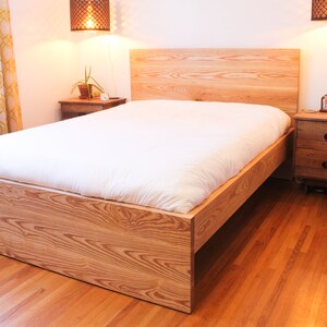 Modern solid wood bed frame, customizable bed, handmade head board. immagine 4