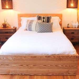 Modern solid wood bed frame, customizable bed, handmade head board. immagine 2
