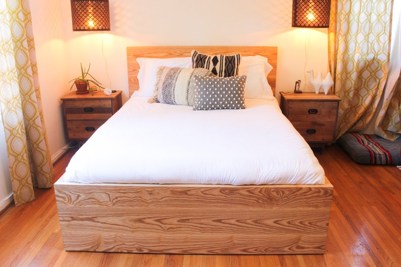 Modern solid wood bed frame, customizable bed, handmade head board. immagine 2