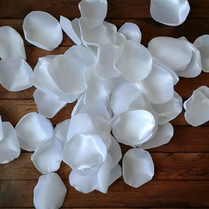 Romantic wedding decorations, white rose petals for floral bridal shower, breakfast or brunch decor, boho confetti, rustic decorations toss