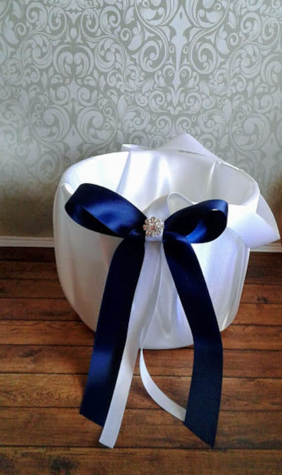 White Flower girl basket, Navy wedding, Navy wedding basket, flower girl, flower girl accessories, flower girl basket, flowergirl basket. Il_570xn