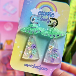 Pendientes de OVNI de primavera pastel: Pendientes acrílicos de extraterrestre (5 cm)