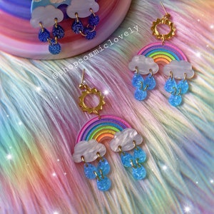 Boucles d'oreilles arc-en-ciel dans les nuages | Boucles d'oreilles en acrylique | Boucles d'oreilles arc-en-ciel | Boucles d'oreilles nuage | Boucles d'oreilles inspirées d'Encanto | Inspiré de Tia Pepa