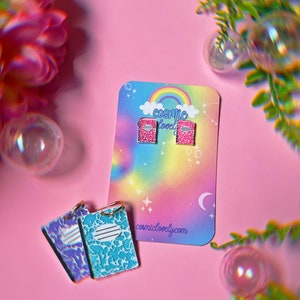 Pendientes de botón con diseño de libro de composición pastel / Pendientes de profesor / Pendientes de acrílico / Pendientes de regreso a clases / Pendientes de libro / Pendientes de primaria