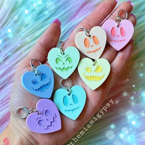 Pendientes de corazones pastel Jack-O-Lantern / Pendientes de acrílico / Joyas de Halloween / Pendientes de acrílico / Pendientes cortados con láser / Acrílico / Tú eliges