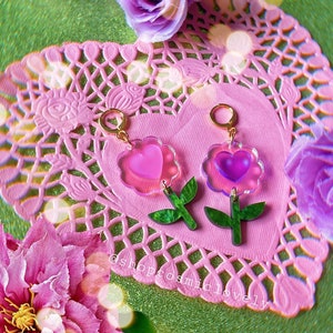 Pendientes LOVE Daisy / Pendientes acrílicos / Pendientes Daisy / Pendientes acrílicos / Pendientes del Día de San Valentín / Acrílico / Pendientes de amor / Iridiscentes