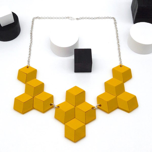 Maxi collier géométrique jaune moutarde avec cubes 3d illusion d'optique