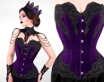 OVERBUST, velours violet véritable, perles de strass noirs, guipure gothique victorien, laçage serré à la taille