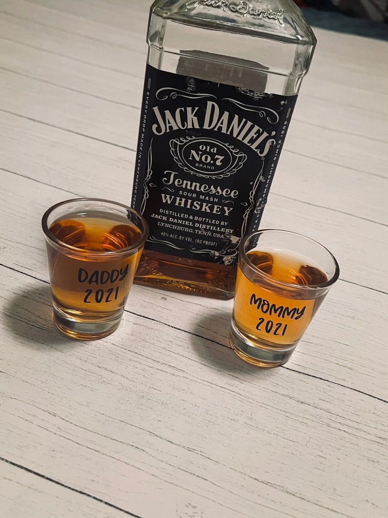 Back to listings
Mommy and daddy shot glass set