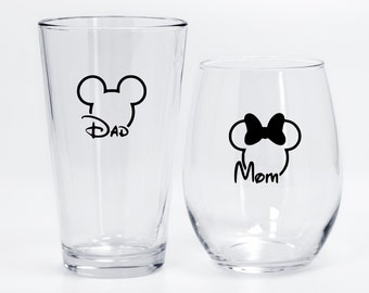 Disneymom and disneydad beer wine glass set, mom to be gift, dad to be gift, new parents gift set, mother day gift wine,