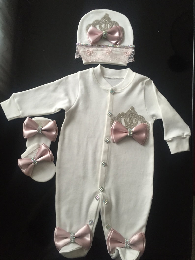 white newborn take home outfit