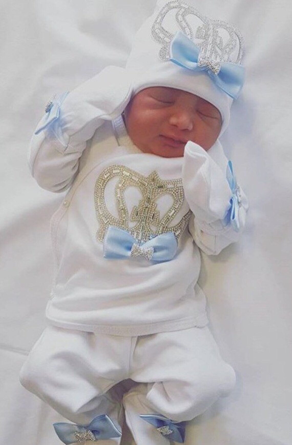 white newborn take home outfit