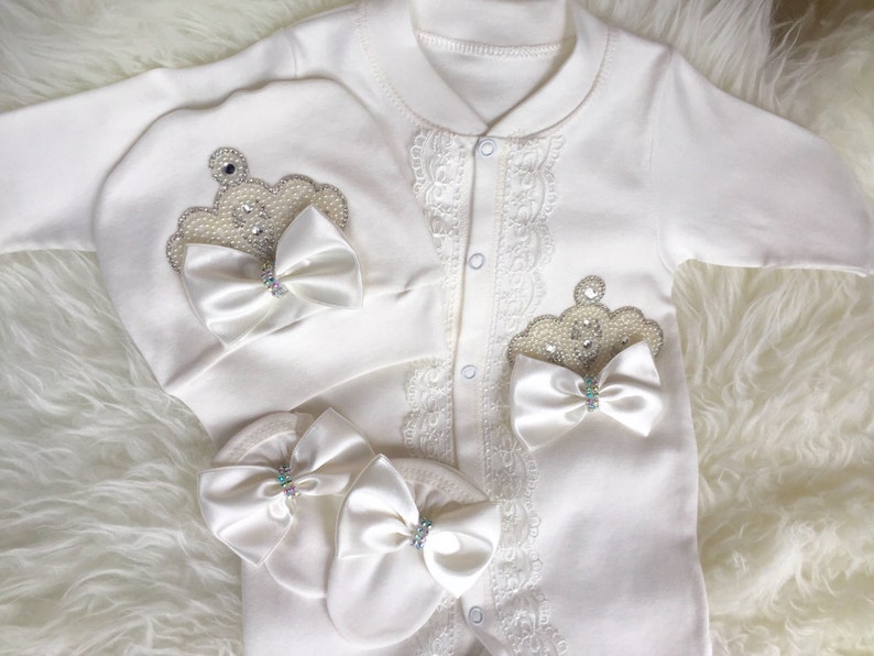 white newborn take home outfit