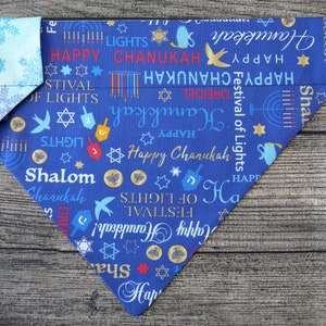 Hanukkah Hundehalstuch- Über dem Halsband- Happy Chanukkah Urlaub Dreidel Jüdisch