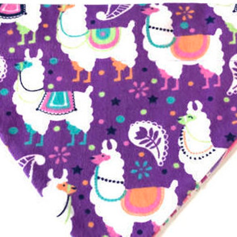 Flannel Reversible /& Slide On Dog Bandana Llama Love Spring-Valentines