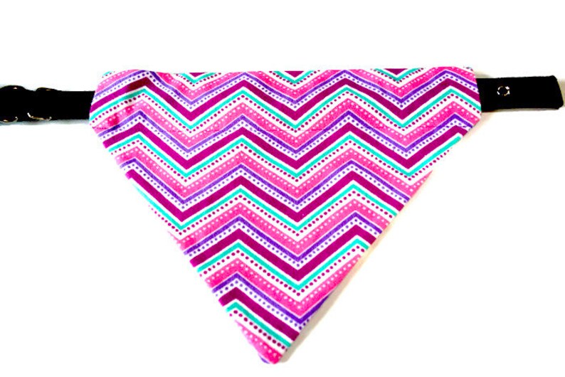 Flannel Reversible /& Slide On Dog Bandana Llama Love Spring-Valentines