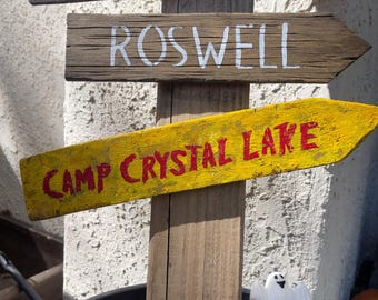 Letrero de Camp Crystal Lake pintado a mano / Inspirado en Viernes 13 / Decoración de pared de terror / Regalo de Jason Voorhees