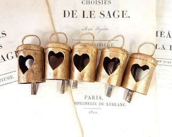 5 vintage metalen koebellen met hartvorm, vintage rustiek brons goud look, Noah klokken, Craft DIY Project, beiaard, windgong love wedding
