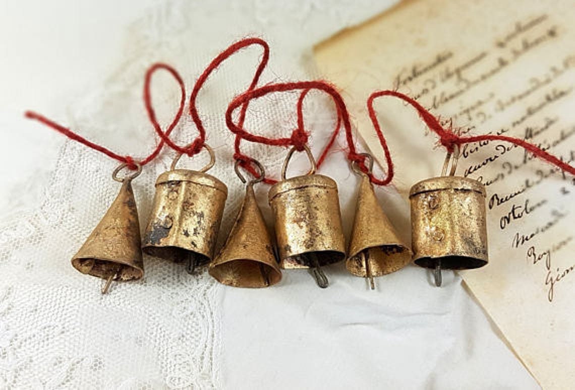 Cloches sur Vin Sisal Rouge Corde de Chanvre, Petites Cloches Mixtes Windchime Vintage Tiny Handmade