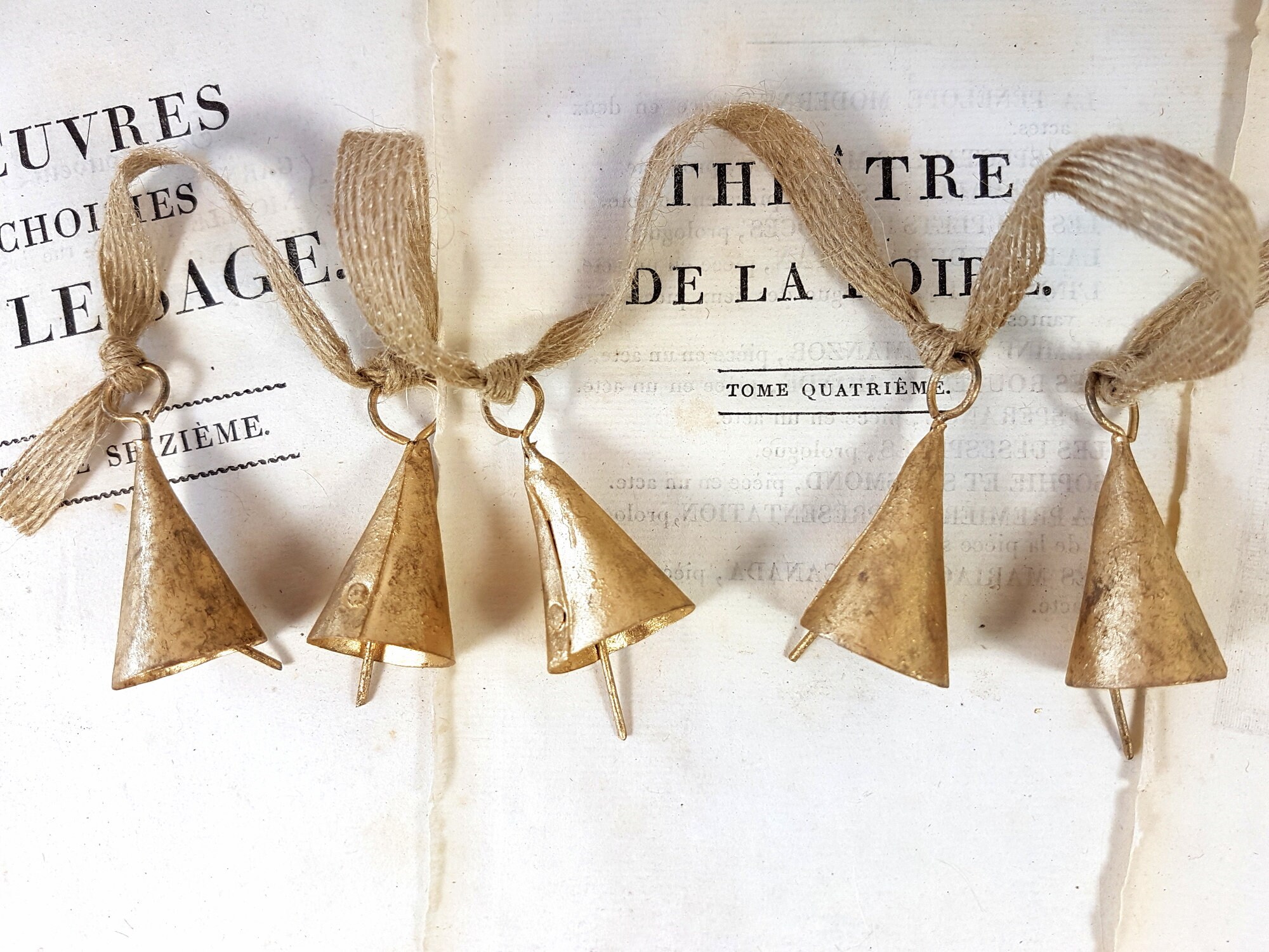 Carillon à Vent Naturel avec 5 Cloches de Vache Dans Une Couleur Bronze Or Vintage Rustique, Relié F