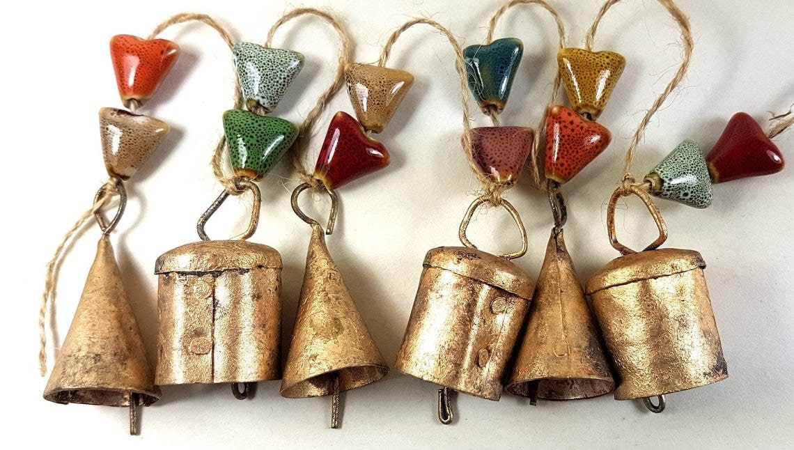 Petites Cloches Mixtes Windchime Céramique Argile Perles Vintage Paille de Vache Corde Chanvre Faite