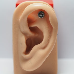 Girassol de prata esterlina - 18, 16g de aço inoxidável cirúrgico Labret Barbell, Push Pin Post, parte traseira plana, brinco de cartilagem, joias piercing