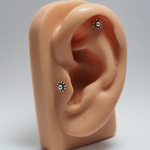 Tiny Flower - 20g, 18gauge ,16gauge Surgical stainless steel Labret Barbell,  Push Pin Post , Flat Back ,Cartilage earring, Piercing Jewelry
