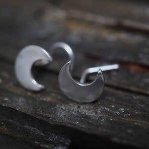 Sterling Silver Crescent Moon Nose Stud: 18, 20 Gauge Piercing