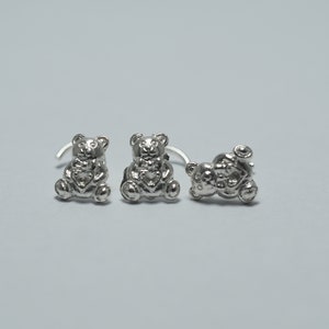 Piercing al naso a forma di orso in argento sterling: calibro 18/20