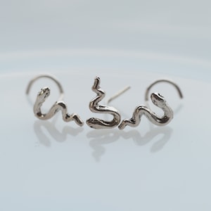 Sterling Silver Snake Nose Stud: 18/20 Gauge Body Piercing