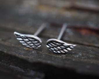 Pendientes de alas de ángel en plata de ley: joyería minimalista