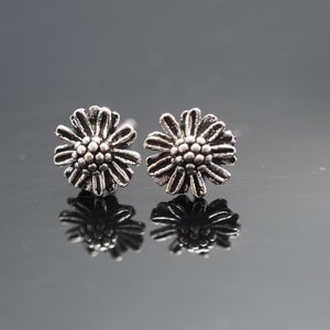 Pendientes de plata de ley 925 con diseño de flor de estrella: Plata minimalista