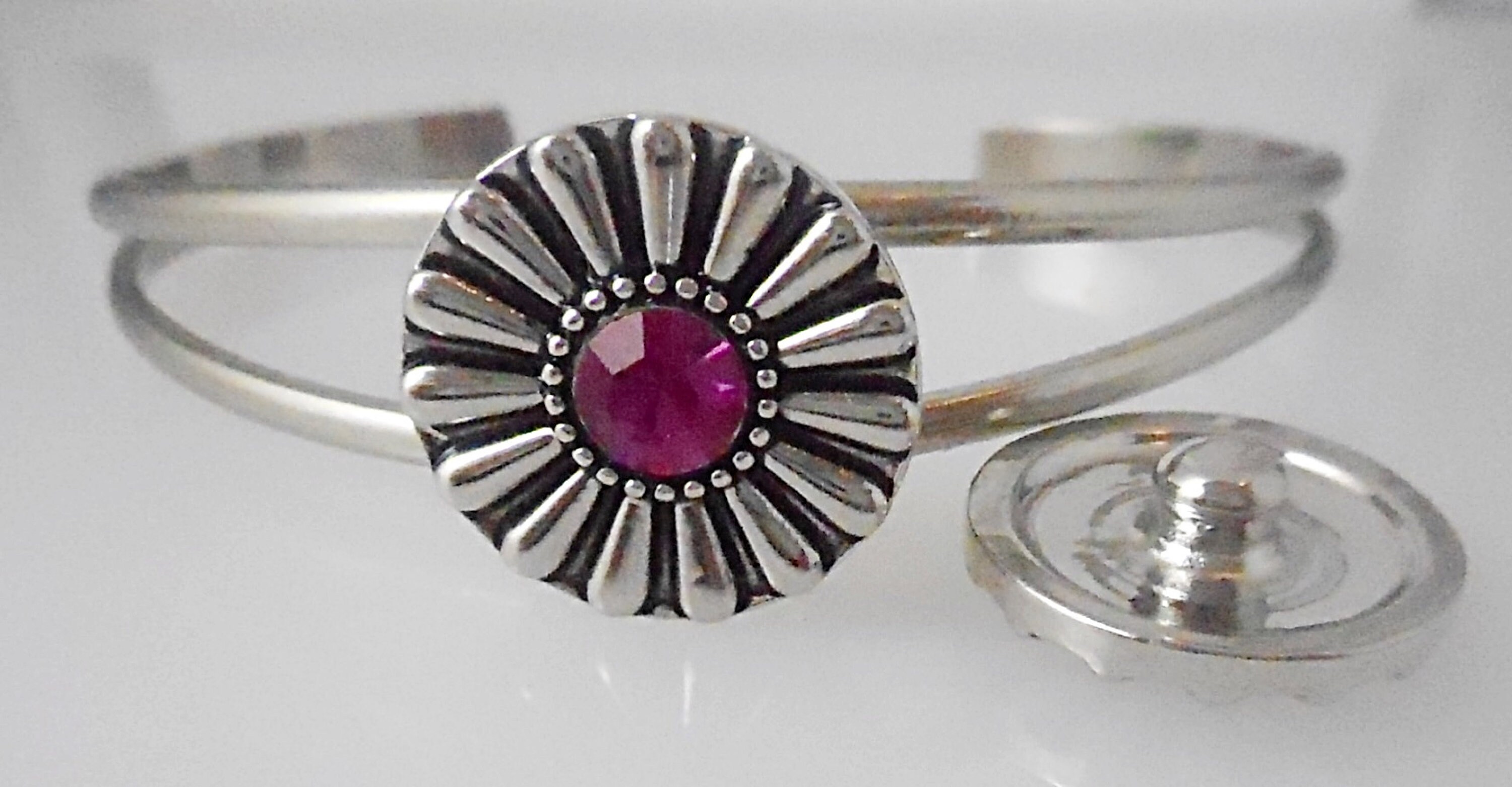 Snap Button Jewelry, Fuchsia Daisy Snap Charm,fits on Ginger Snaps